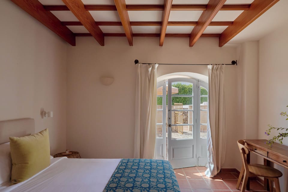 Grand Suite, Pool View | In-room safe, WiFi (free), bed sheets
