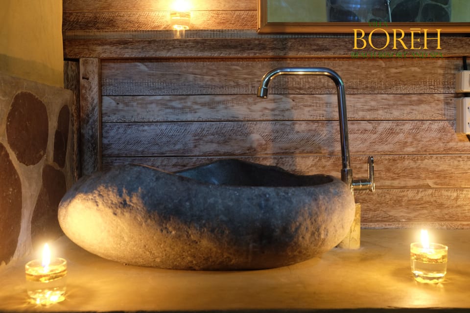 Deluxe Double or Twin Room | Bathroom sink