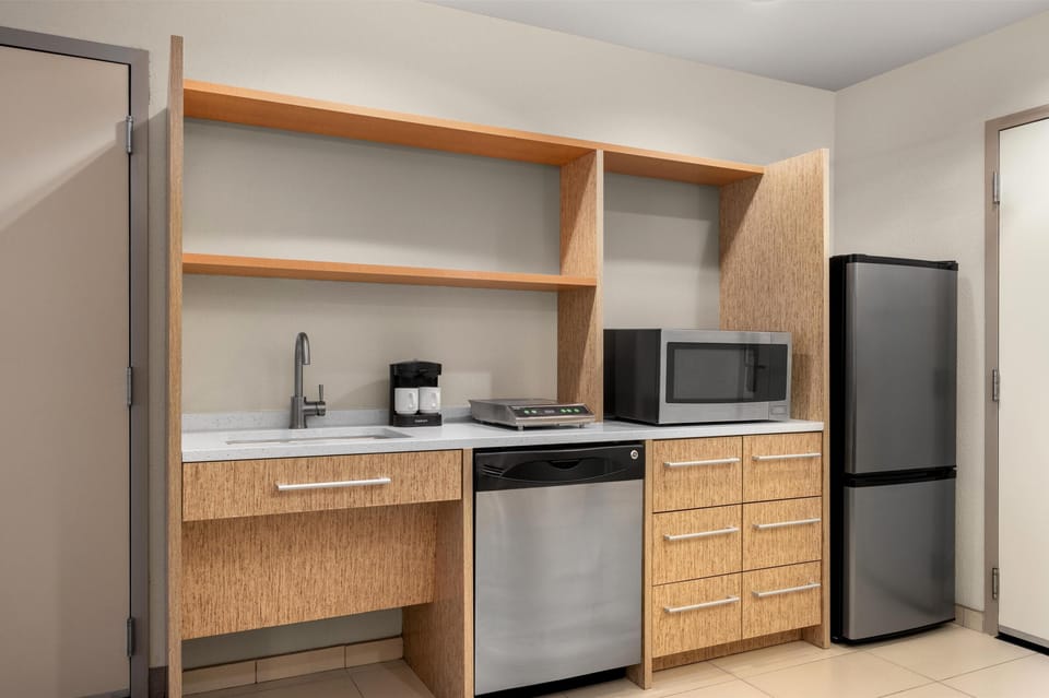 Fridge, microwave, dishwasher, cookware/dishes/utensils