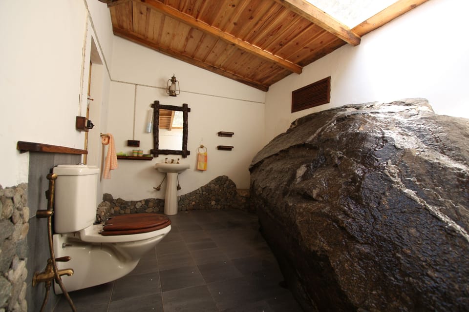 Deluxe Double Room | Bathroom | Towels