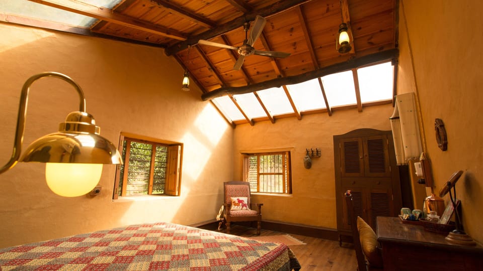 Deluxe Double Room | Rollaway beds, bed sheets