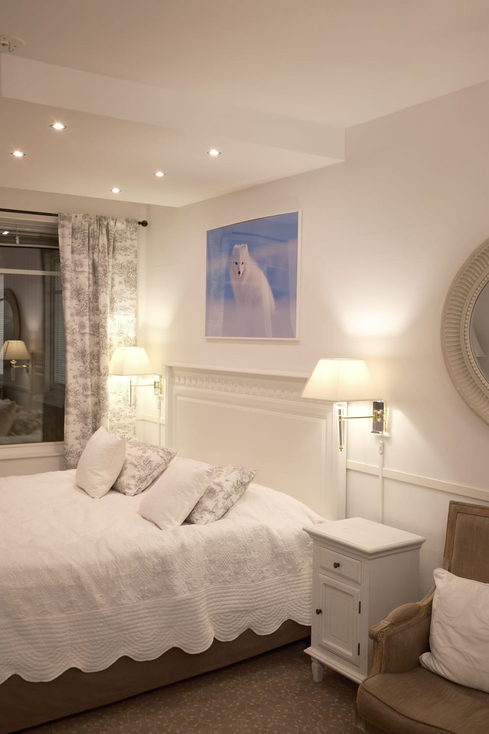 Deluxe Double Room | In-room safe, desk, iron/ironing board (on request), WiFi (free)