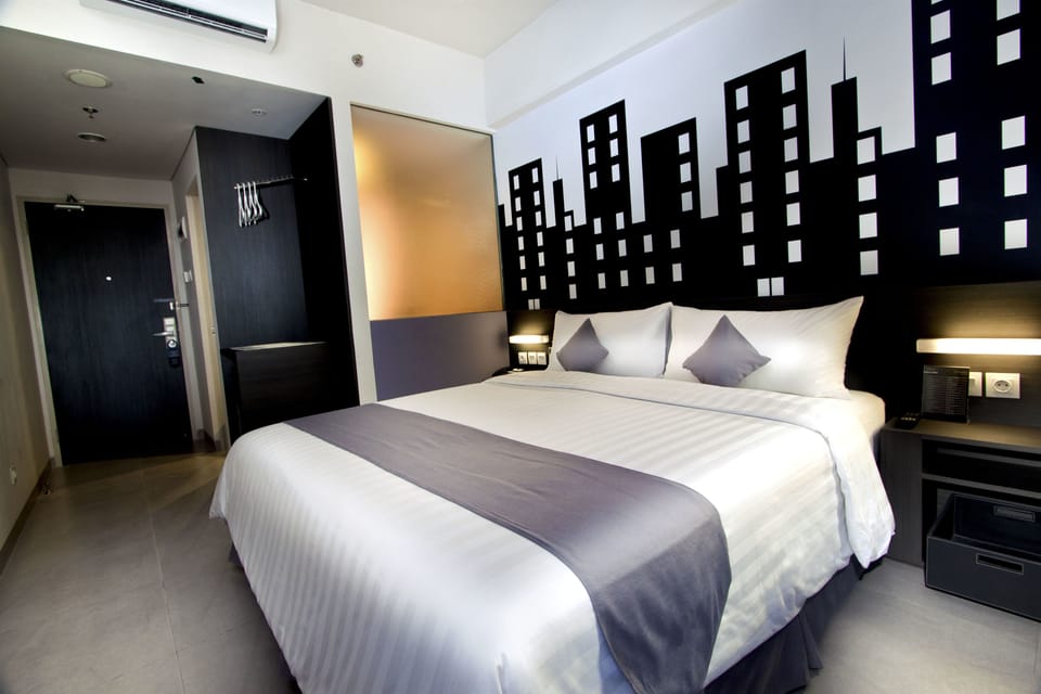 Minibar, in-room safe, desk, free WiFi