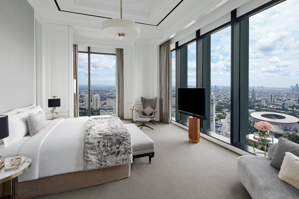 Premium bedding, minibar, in-room safe, desk