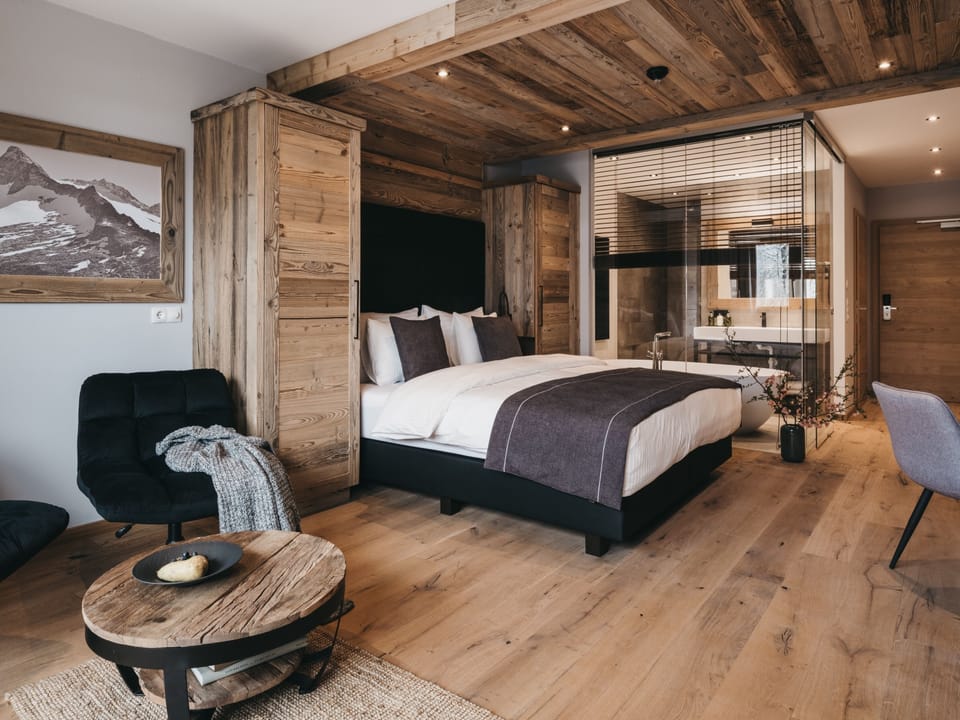 Grand Deluxe Room | Free WiFi, bed sheets