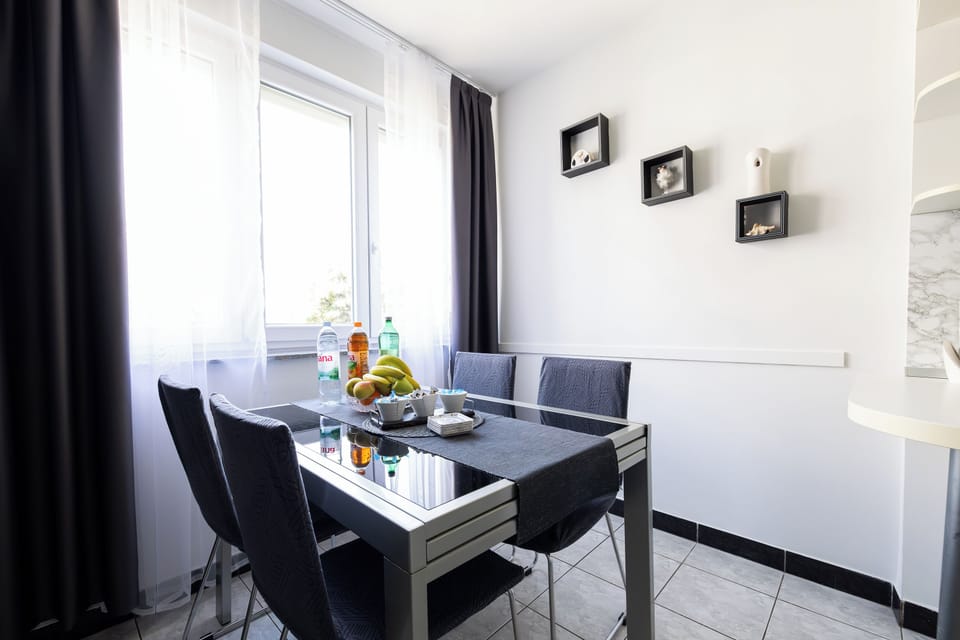 Comfort Apartment | Dining room
