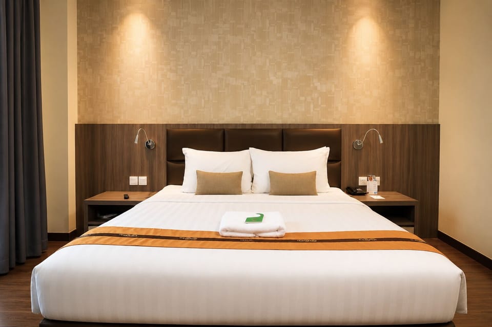 Deluxe Double Room | Minibar, in-room safe, desk, blackout drapes