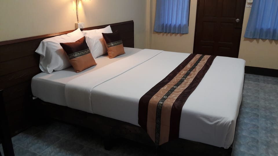 Standard Aircon | Rollaway beds, free WiFi