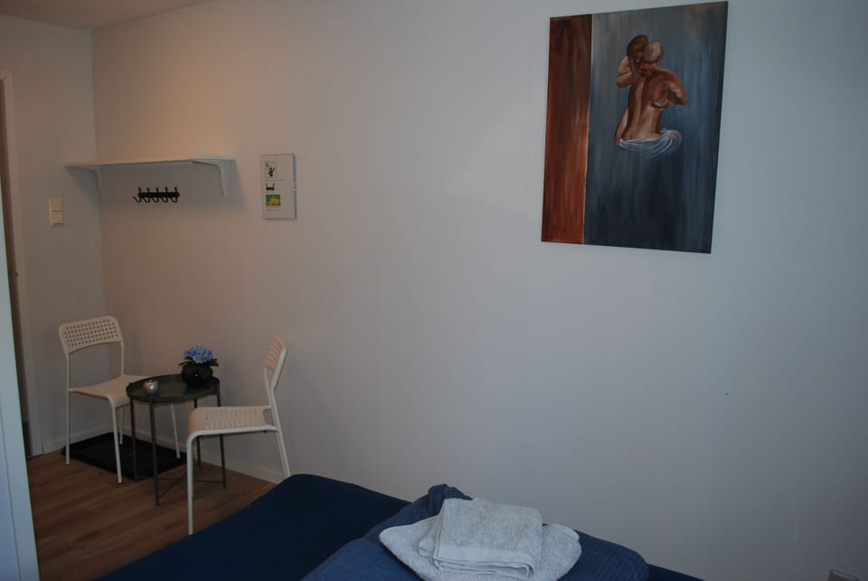 Basic Double Room | Free WiFi, bed sheets