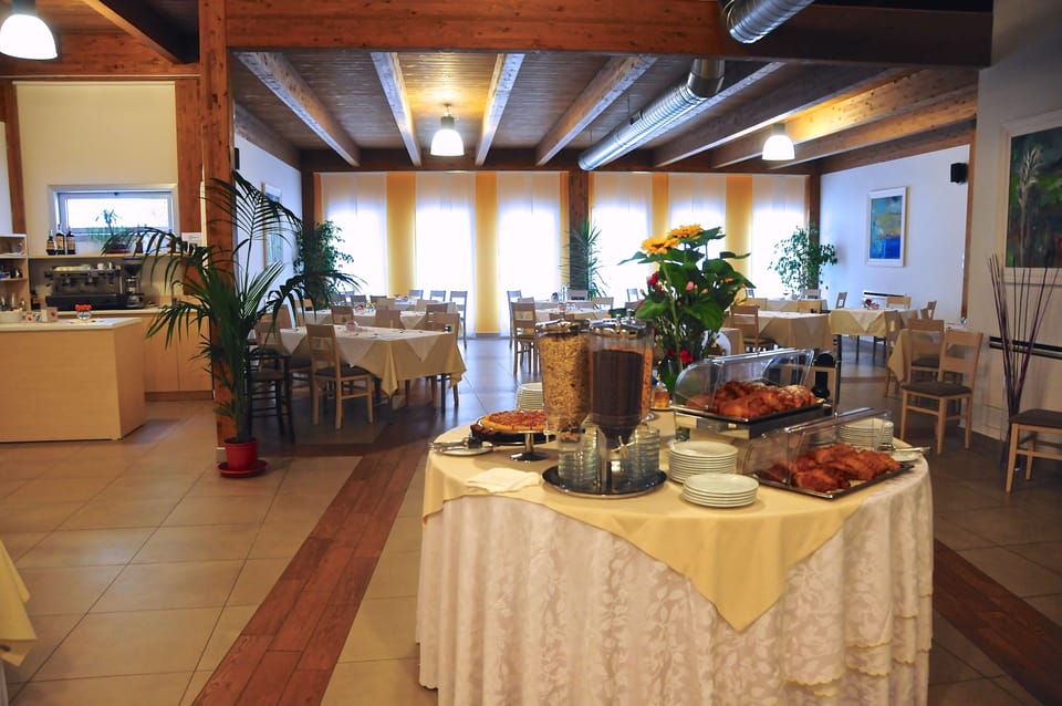 Daily buffet breakfast for a fee