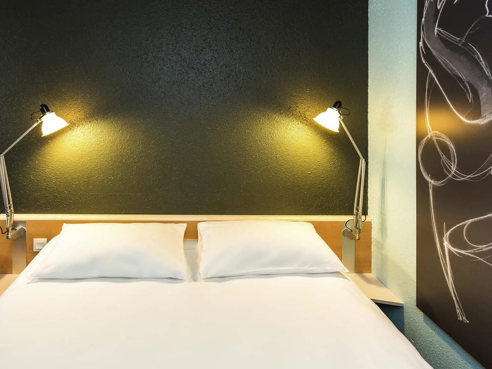 Standard Double Room, 1 Double Bed | In-room safe, desk, blackout drapes, soundproofing