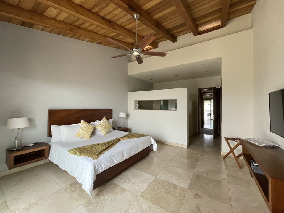 Deluxe Room | In-room safe, free WiFi, bed sheets