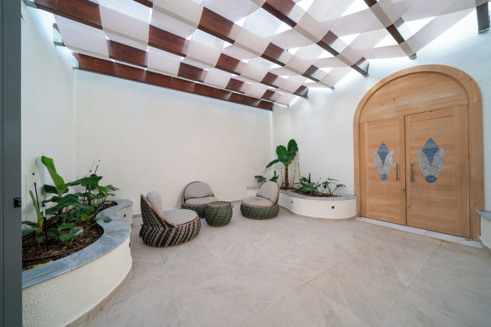 Couples treatment rooms, sauna, hot tub, steam room, Turkish bath