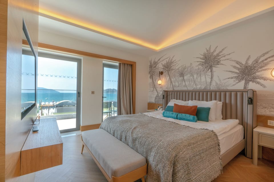 Private Family Suite Via Pool | Hypo-allergenic bedding, free minibar, in-room safe, laptop workspace