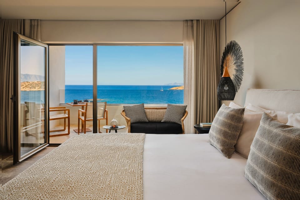 Infinity Blue Room | Premium bedding, minibar, in-room safe, desk