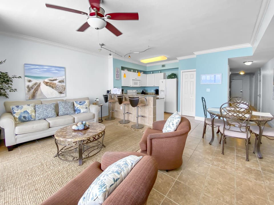 Condo, 2 Bedrooms | Living area | Smart TV