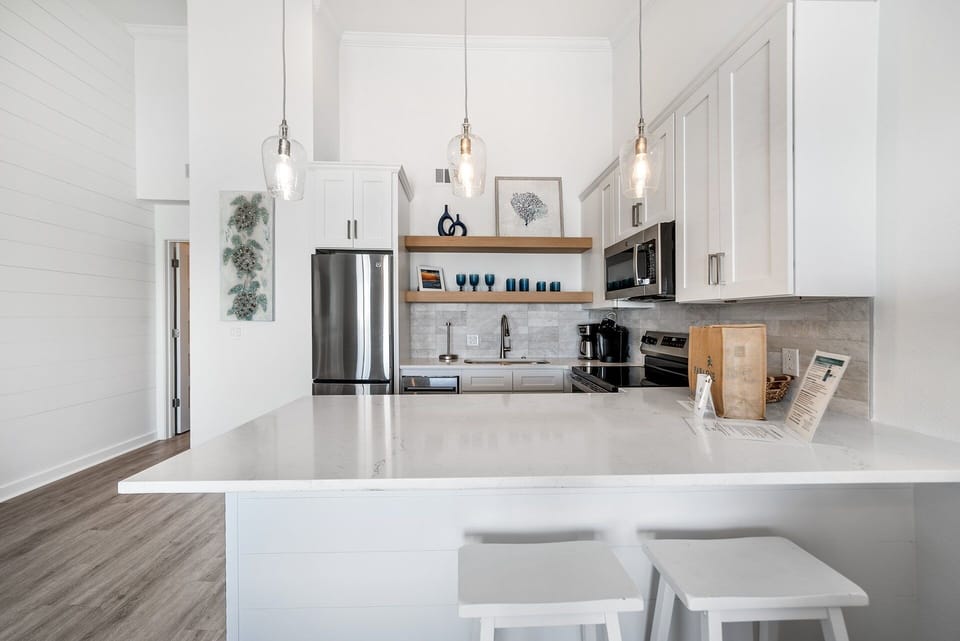 Condo, 1 Bedroom | Private kitchen | Fridge, microwave, oven, coffee/tea maker