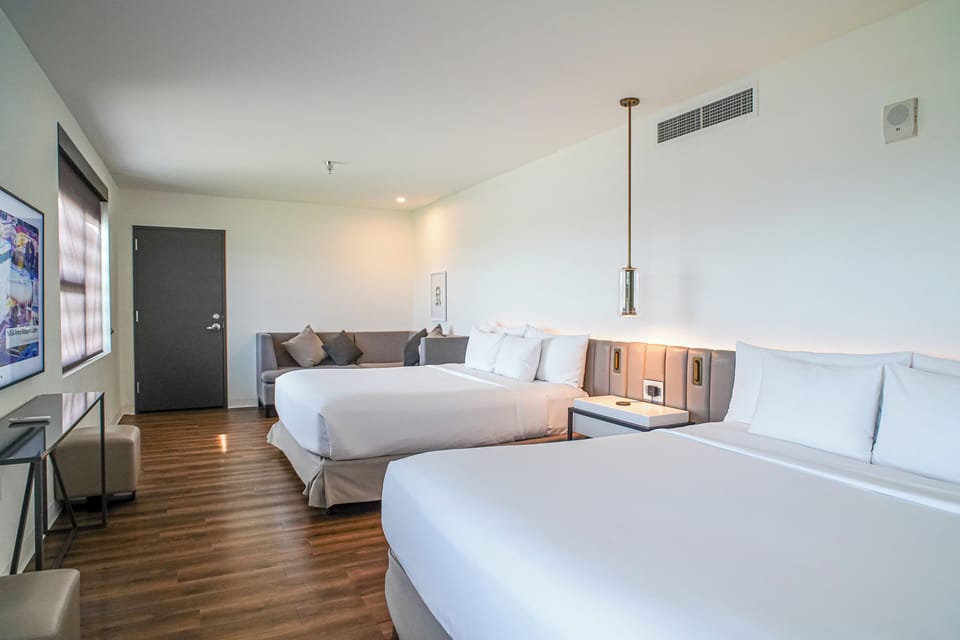 Egyptian cotton sheets, premium bedding, in-room safe, desk