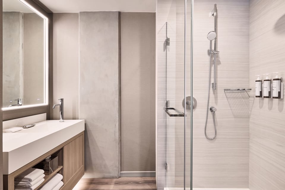 Shower, rainfall showerhead, free toiletries, hair dryer