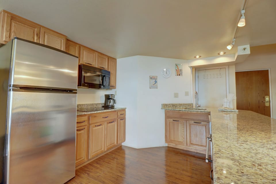 Condo, 1 Bedroom | Private kitchen | Fridge, microwave, oven, coffee/tea maker