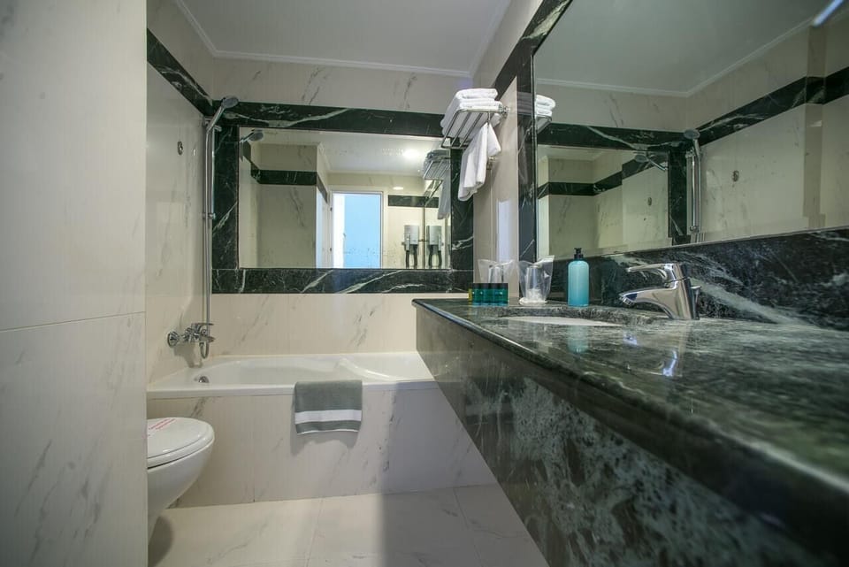 Superior Twin Room, Sea View | Bathroom | Bathtub, towels, shampoo, toilet paper