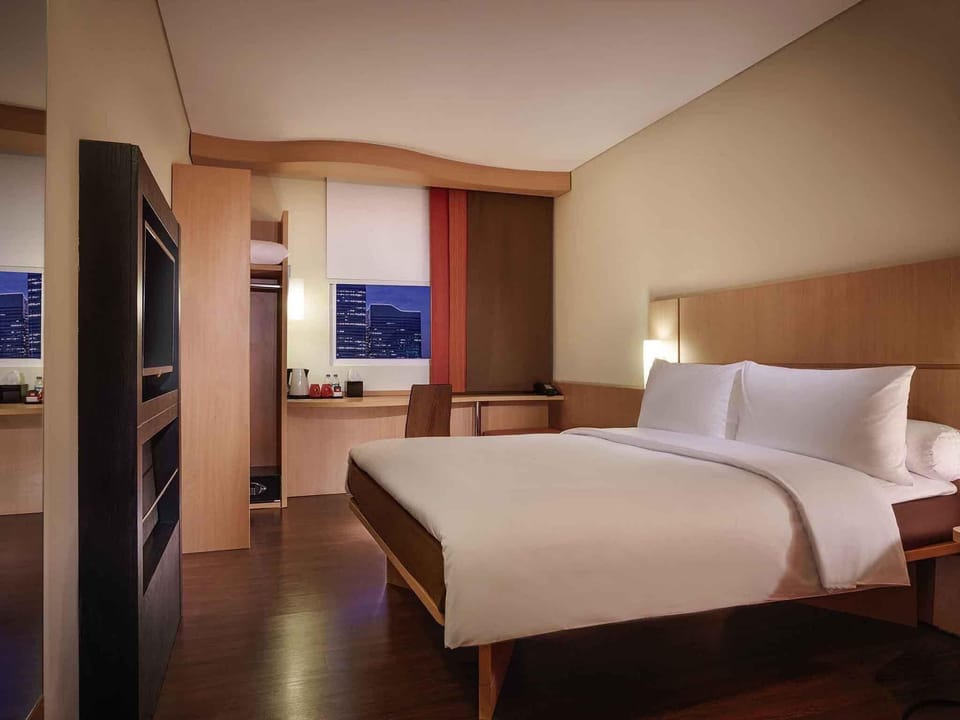 In-room safe, desk, laptop workspace, blackout drapes