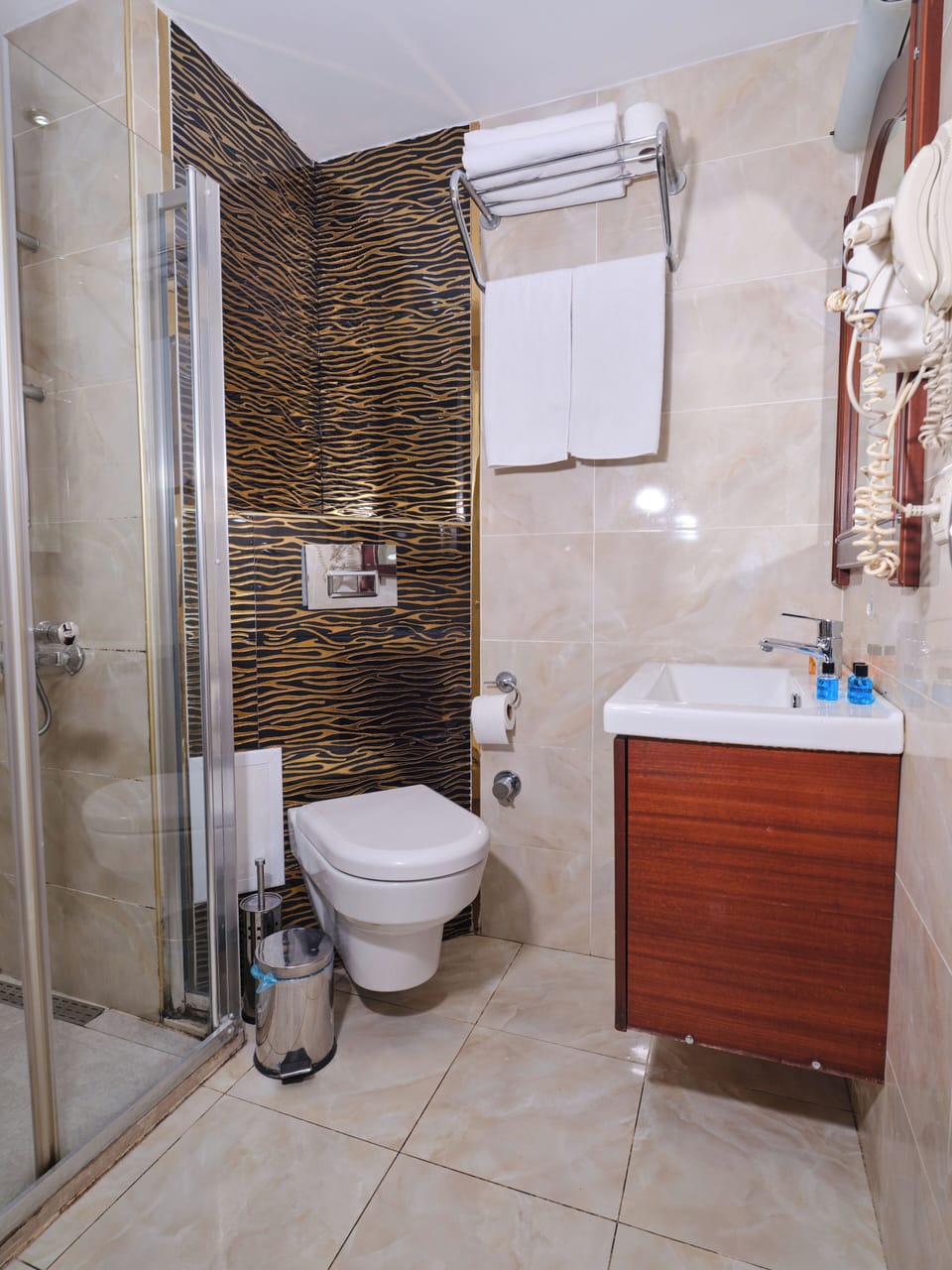 Family Triple Room, 1 Bedroom | Bathroom | Shower, free toiletries, hair dryer, slippers