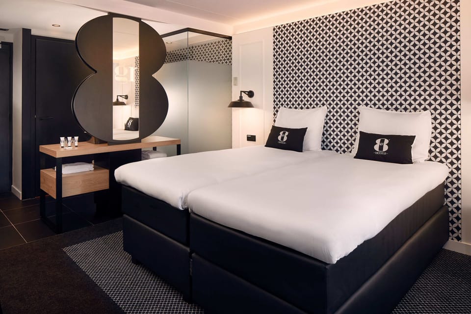 In-room safe, soundproofing, free WiFi, bed sheets