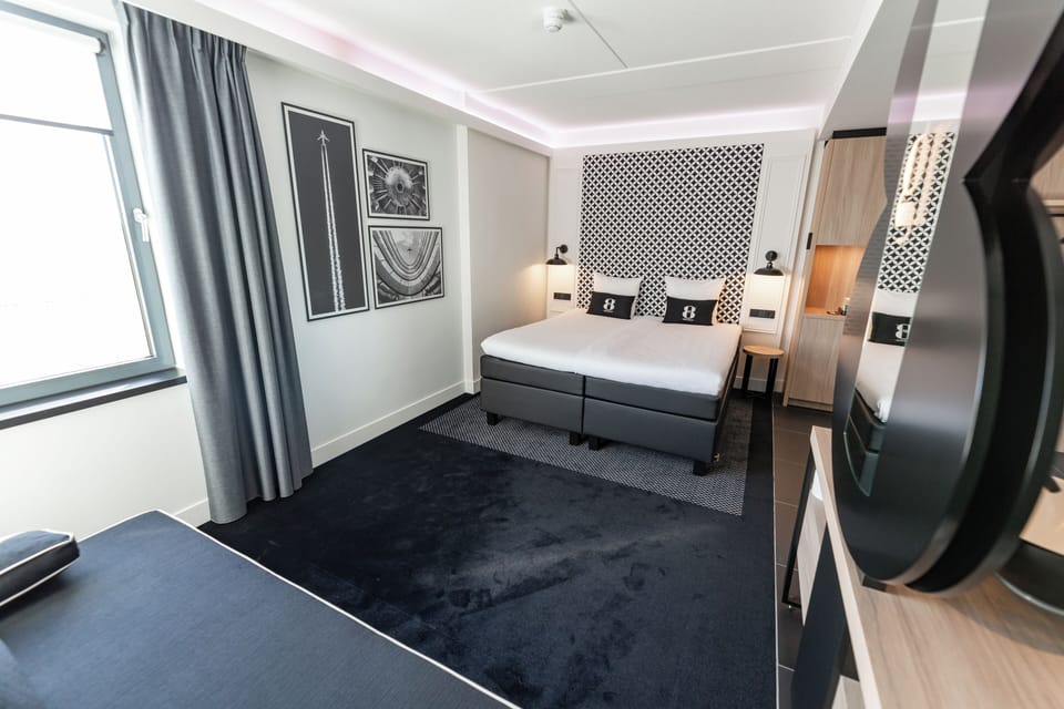 Deluxe Studio Suite | In-room safe, soundproofing, free WiFi, bed sheets