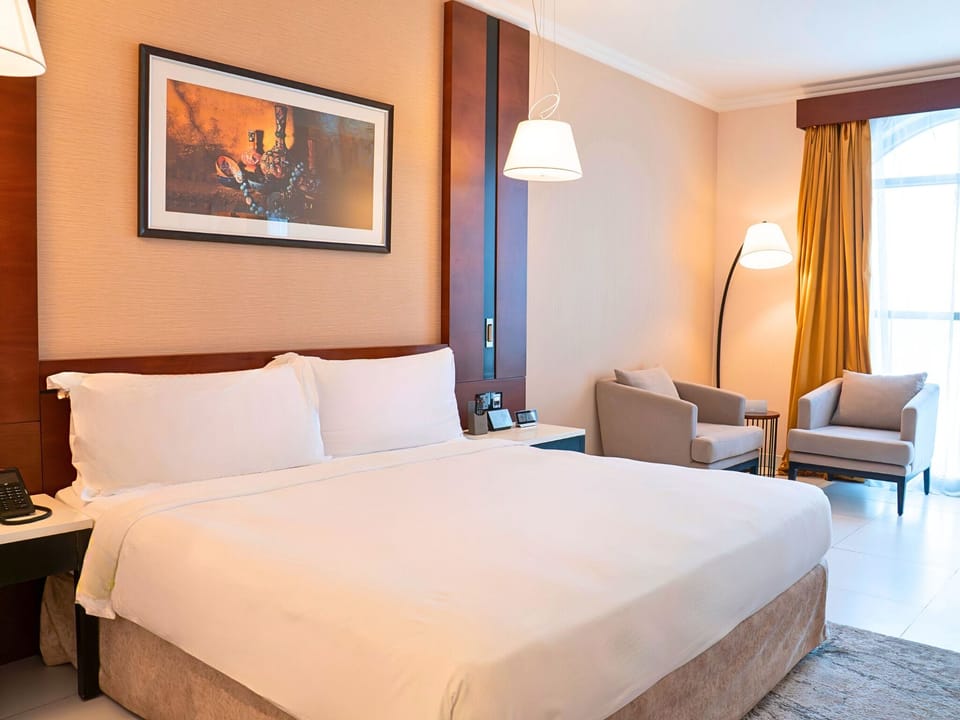 Executive Suite | In-room safe, desk, iron/ironing board, free cribs/infant beds