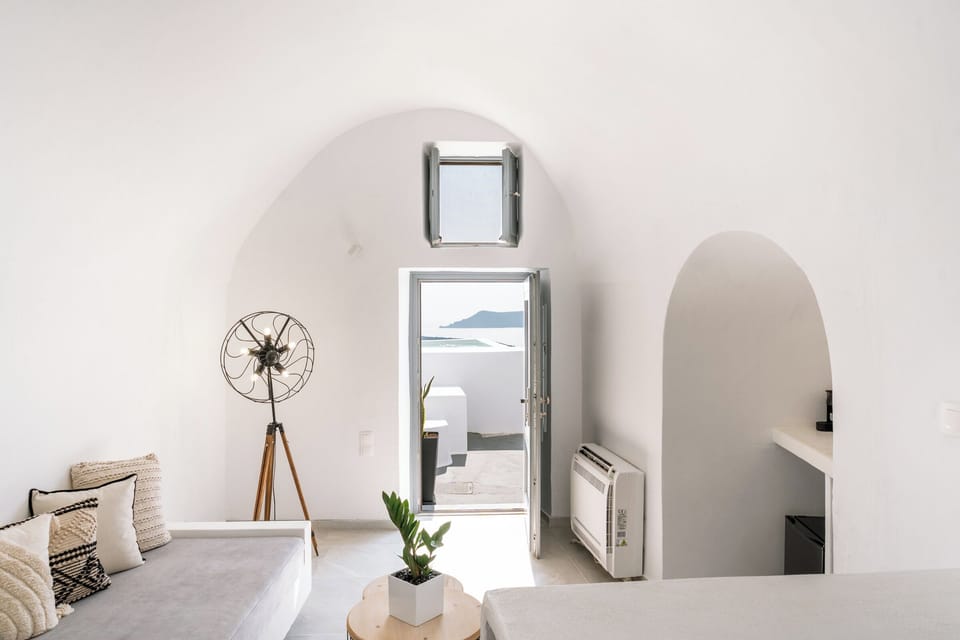 Comfort Room, 1 Bedroom | Desk, soundproofing, iron/ironing board, free cribs/infant beds
