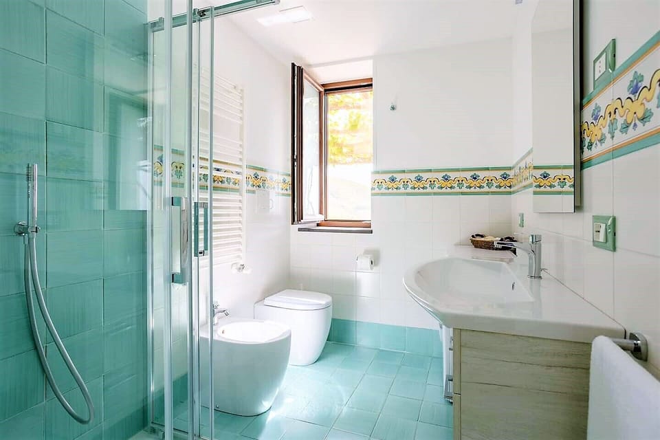 Apartment | Bathroom | Shower, hair dryer, bidet