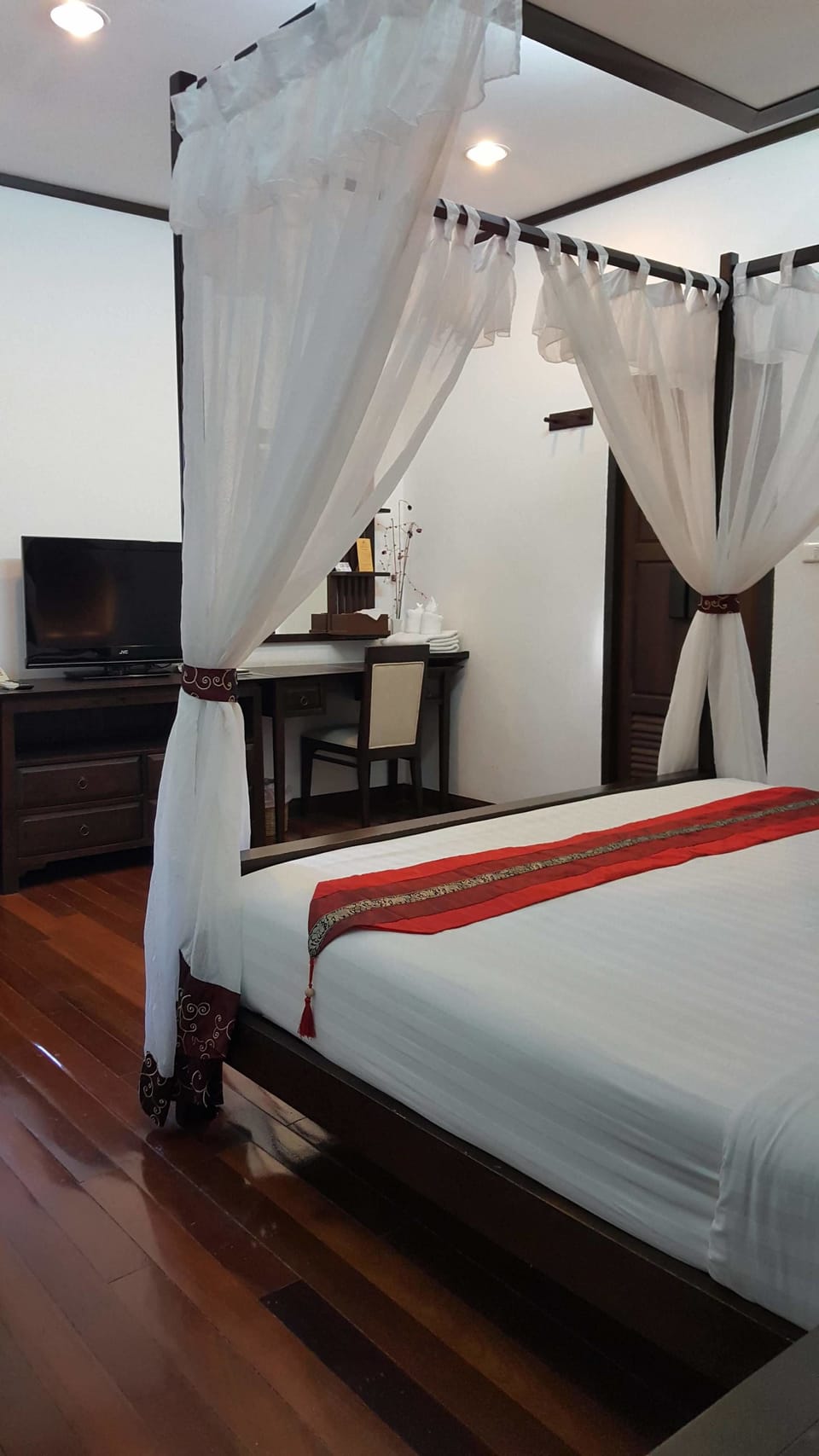 Suite | Desk, free WiFi, bed sheets
