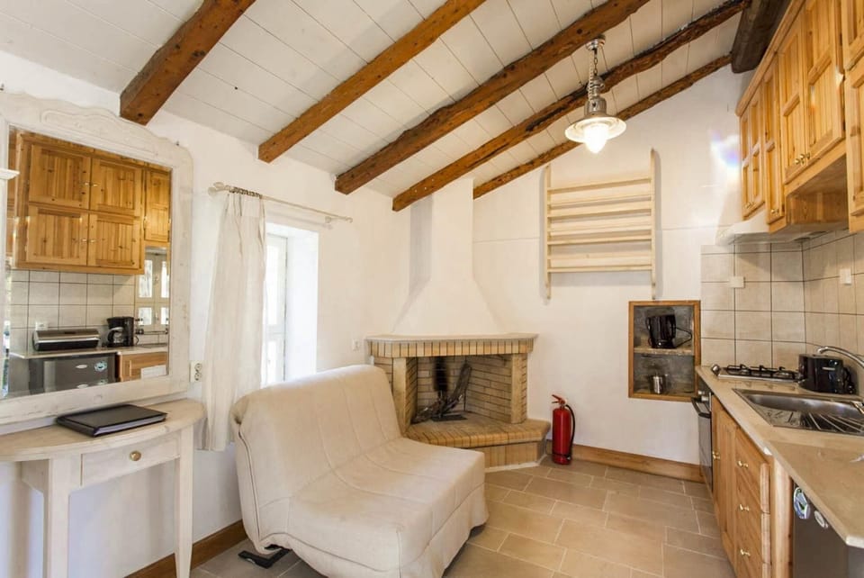 House | Private kitchen | Cookware/dishes/utensils