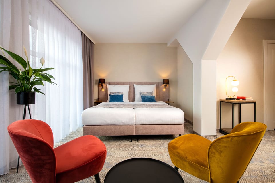 In-room safe, desk, laptop workspace, soundproofing