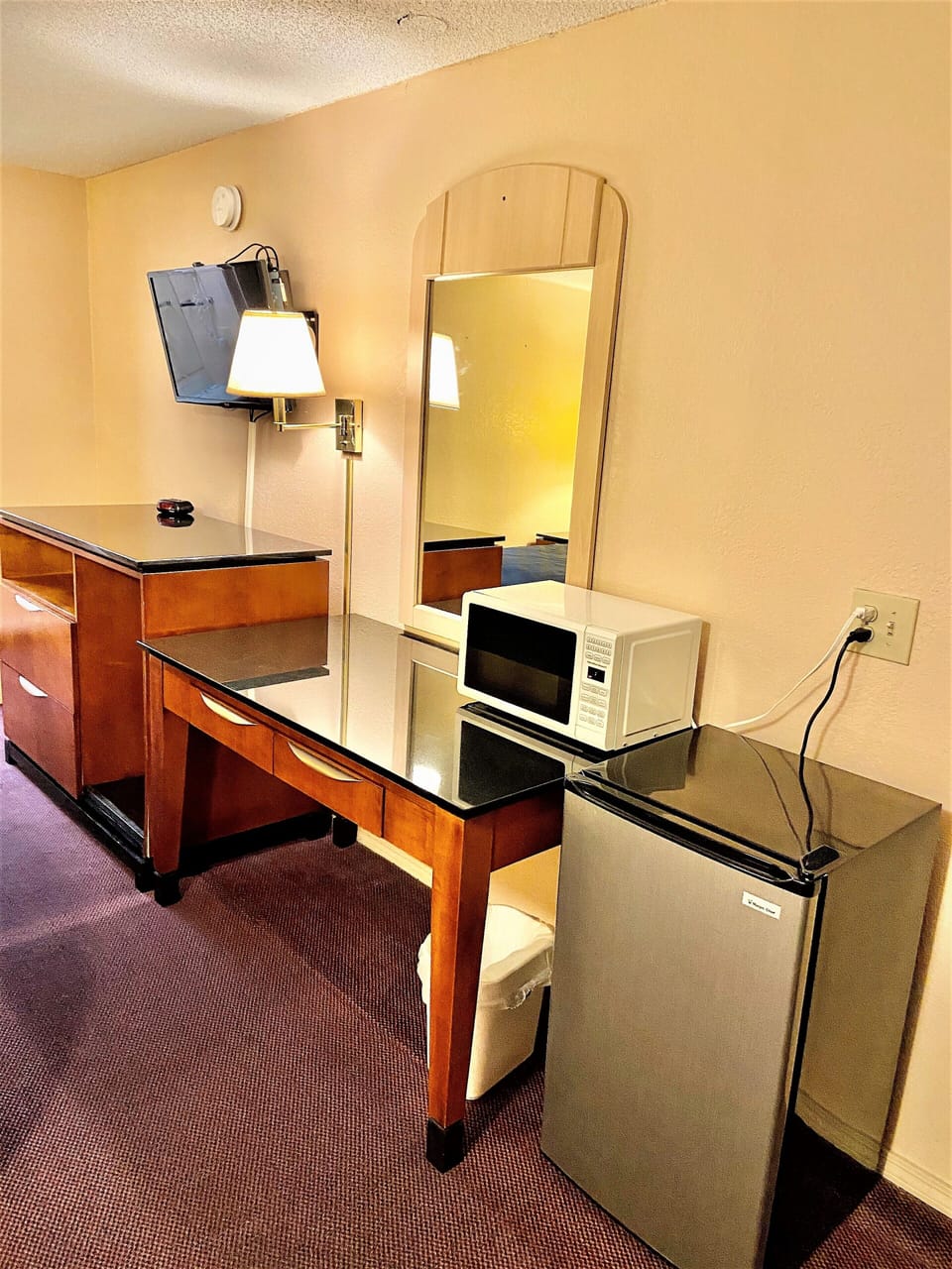 32-inch TV with cable channels, pay movies