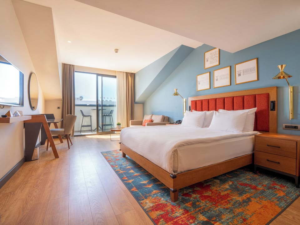 DELUXE ROOF ROOM | Premium bedding, free minibar, in-room safe, desk