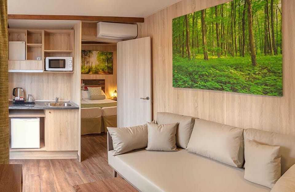 Cribs/infant beds, free WiFi, bed sheets