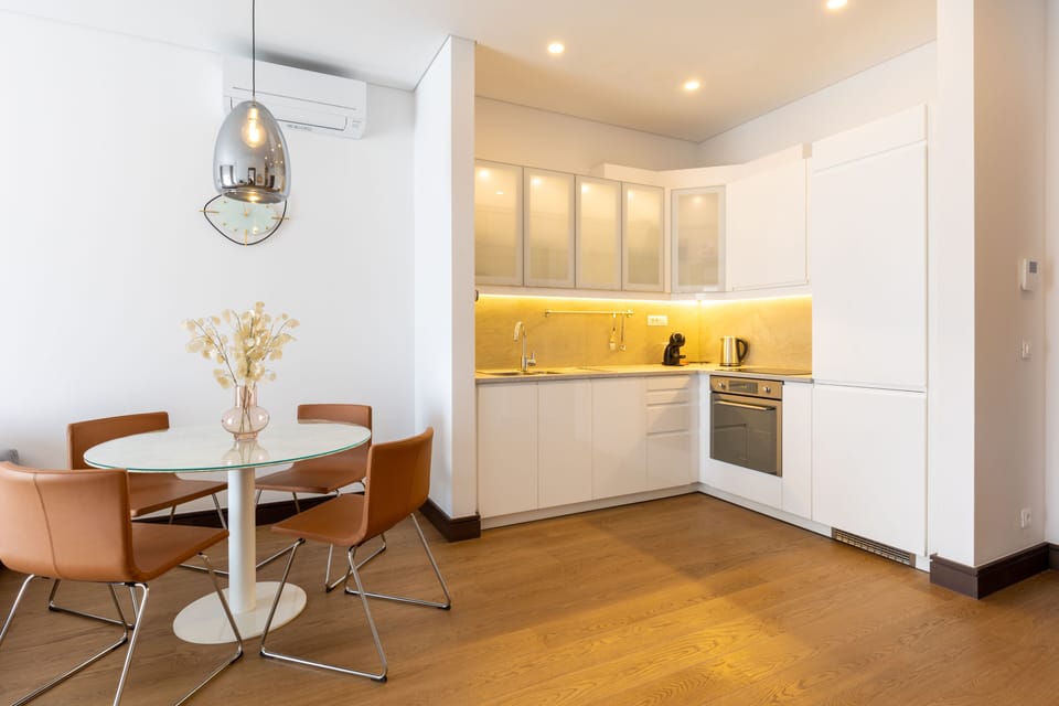 Deluxe Apartment | Private kitchen | Full-size fridge, oven, stovetop, dishwasher