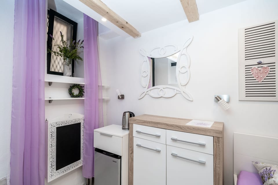 Double Room (Double Room (Ground Floor)) | 1 bedroom, cribs/infant beds