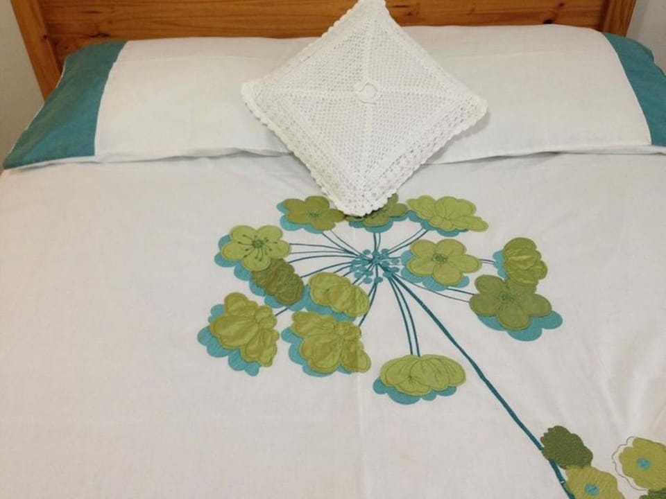 Room-double With Shared Bathroom Sleeps Bed and Breakfast in London Borough of Hounslow