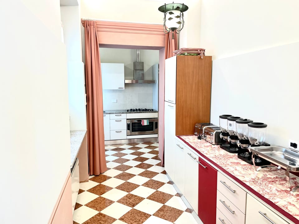 Deluxe Villa | Private kitchen | Electric kettle