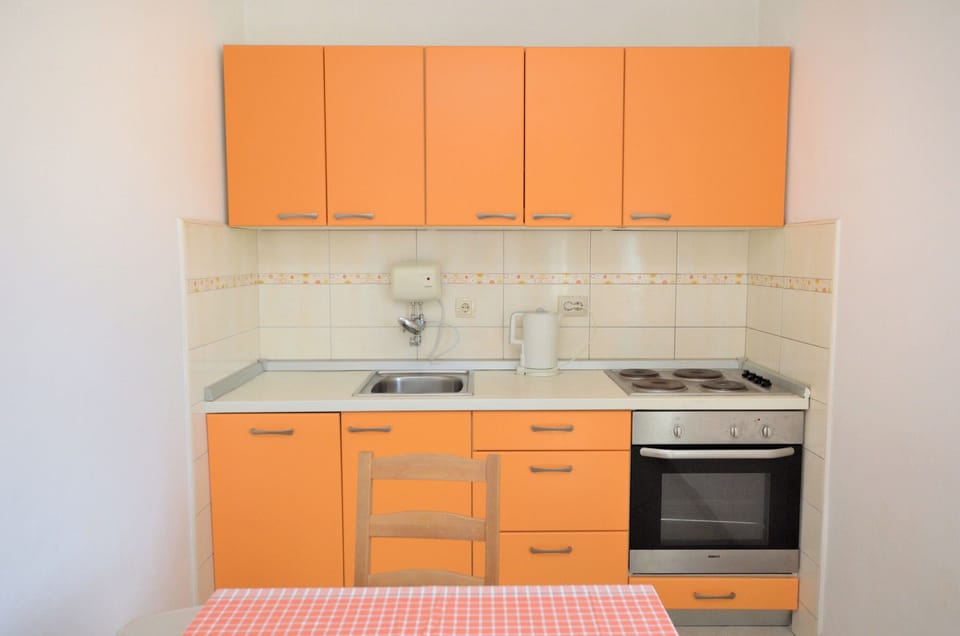 Espresso maker, fridge, oven, stovetop
