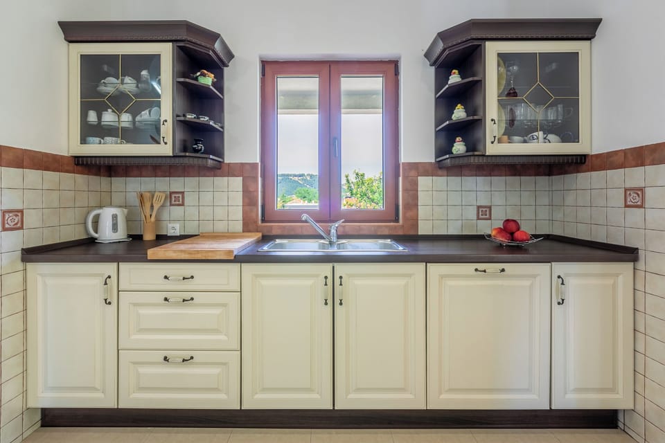 House | Private kitchen | Fridge, microwave, oven, stovetop