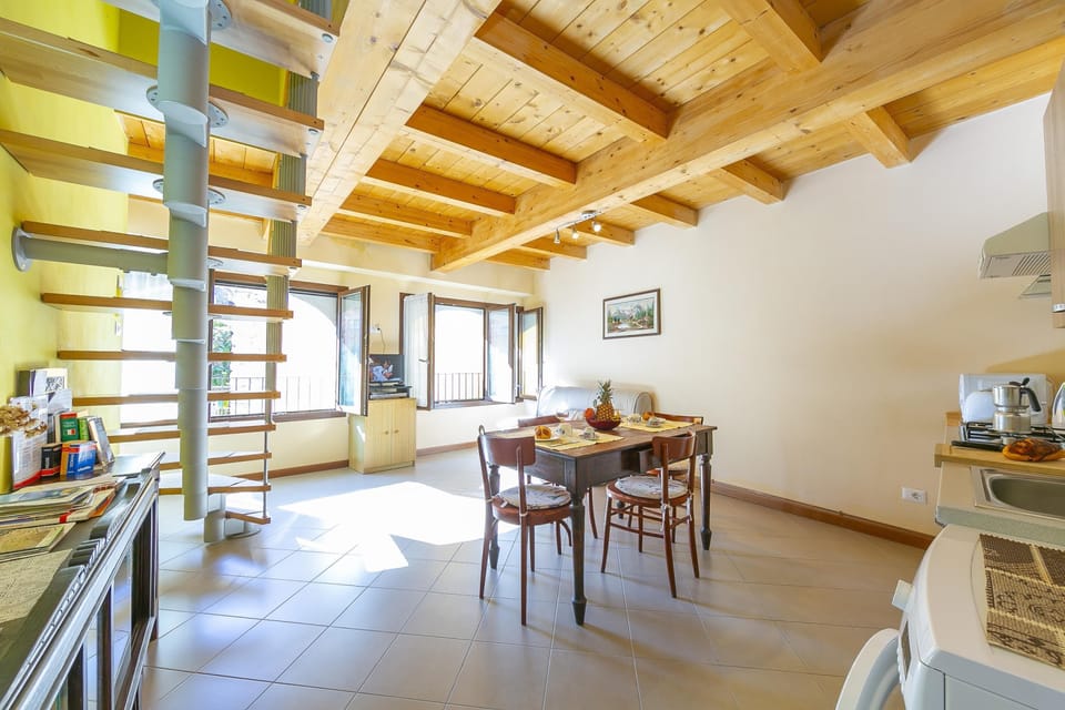 Family House, Multiple Bedrooms, Mountainside (Casa Baroni few min from Orta Lake) | Dining
