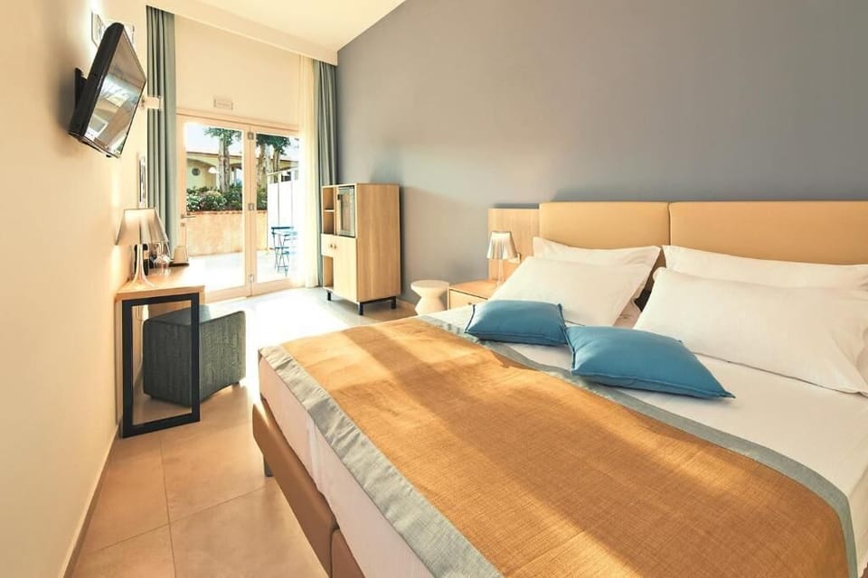 Double or Twin Room (Budget) | Minibar, in-room safe, individually decorated, desk