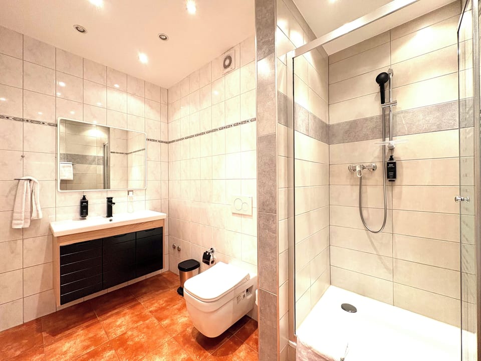 Family Room, City View | Bathroom