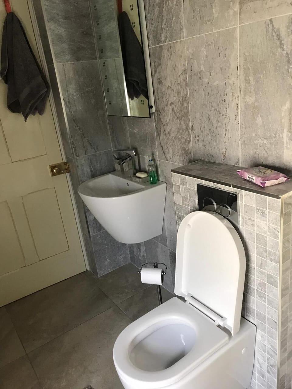 Beautiful Garden Double Room With Private Access Apartment in Northern Ireland