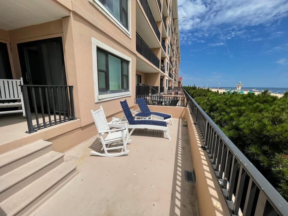 Condo, 2 Bedrooms | Property grounds