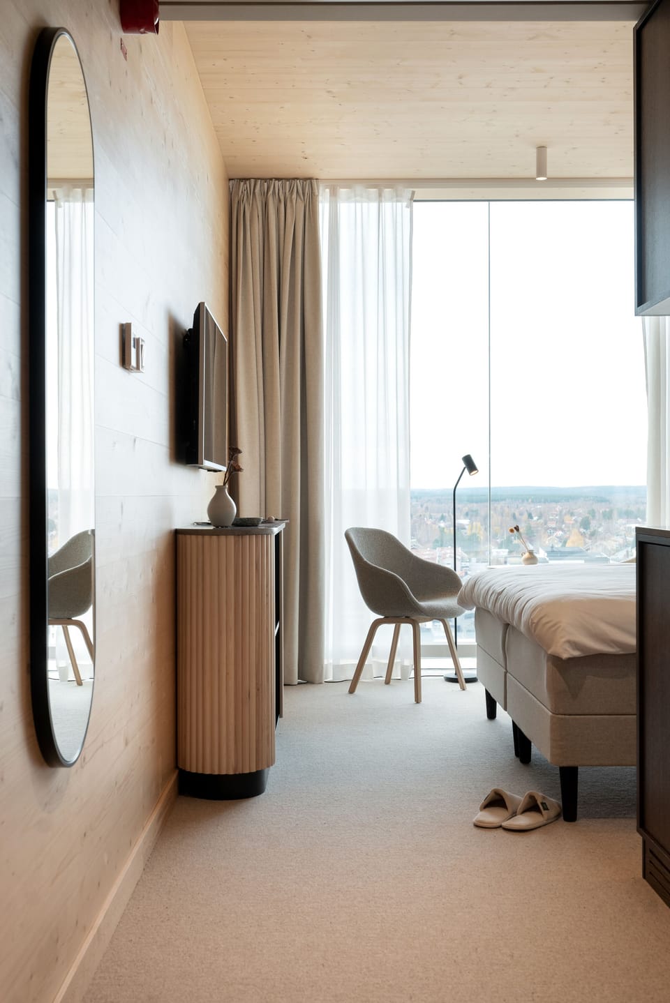 Standard Twin Room | Minibar, in-room safe, iron/ironing board, bed sheets